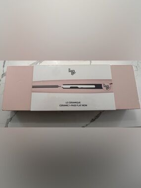 l'ange Le Ceramique Ceramic 1-Pass Flat Iron - Pink New in box and sealed